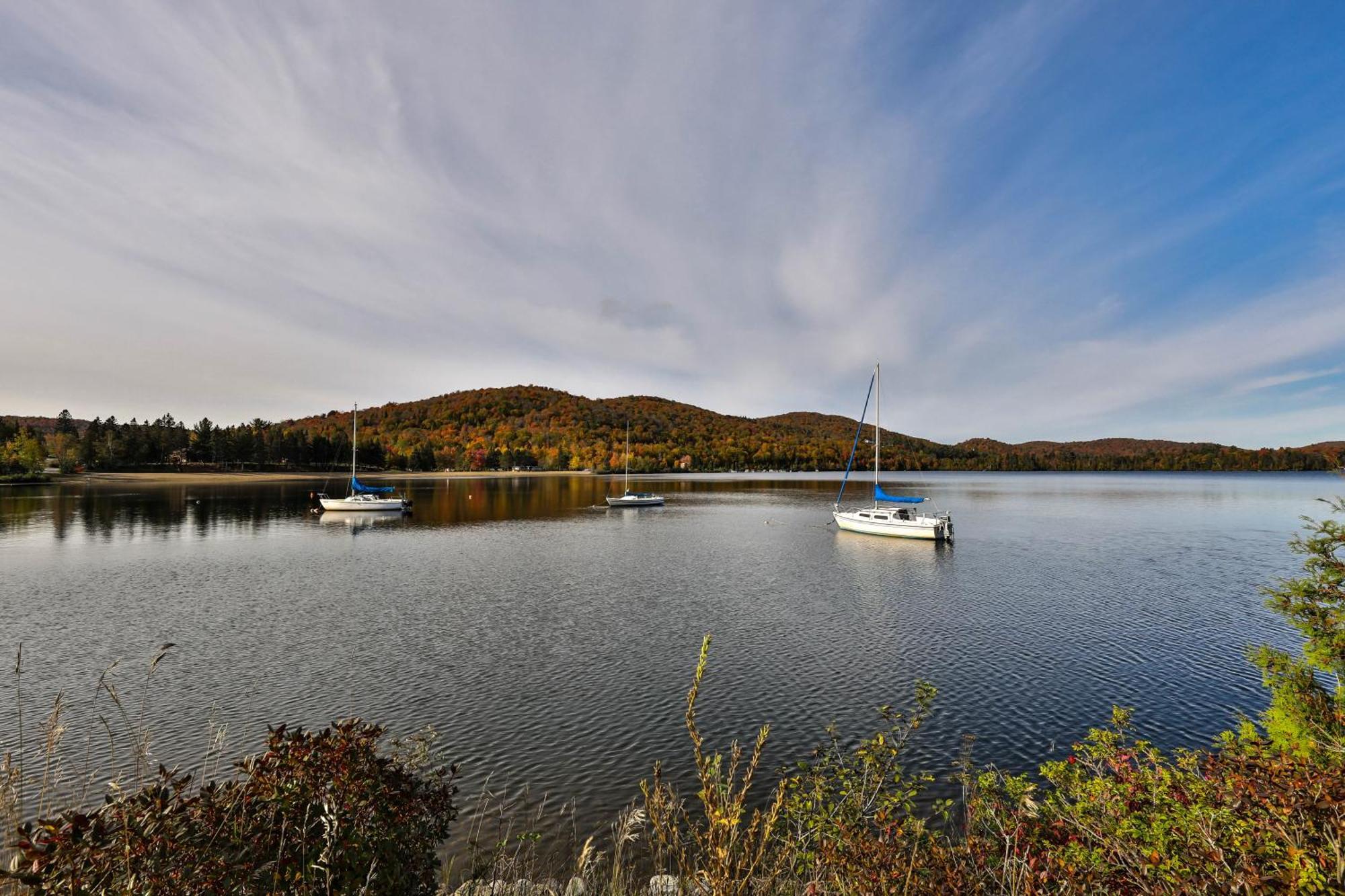 Les Lofts Du Lac Des Sables By Kasania Sainte-Agathe-des-Monts Luaran gambar
